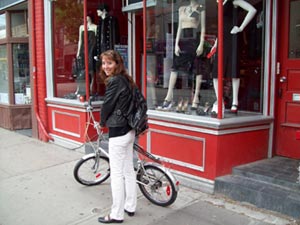folding bikes are perfect for low speed city cruising, window shopping, crowded market streets, discovering new neighborhoods