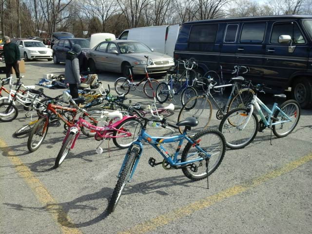 vélos vendus au marché aux puces