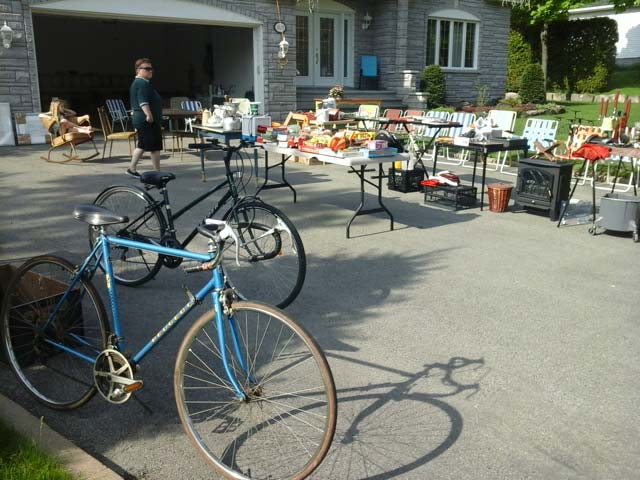 Bikes for sale at a garage sale - StephaneLapointe.com