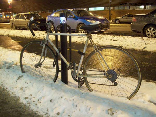 vélo abandonné qui se retrouvera dans un encan